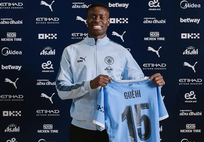 Hình ảnh điện thoại hiển thị ứng dụng 188bet 250 App iOS với mã QR để tải xuống